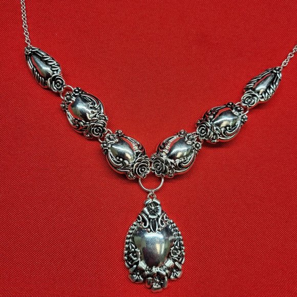 Icon Collection Silver Tone Necklace & Earrings Jewelry Set - Picture 11 of 12